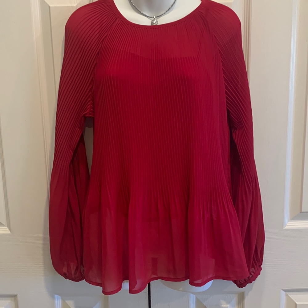 Beautiful red crinkle top with balloon sleeves